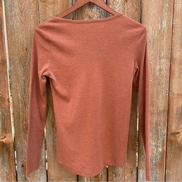EDDIE BAUER Women’s Rust Brown Henley Round Neck Long Sleeve T Shirt Size Medium - Picture 8 of 11